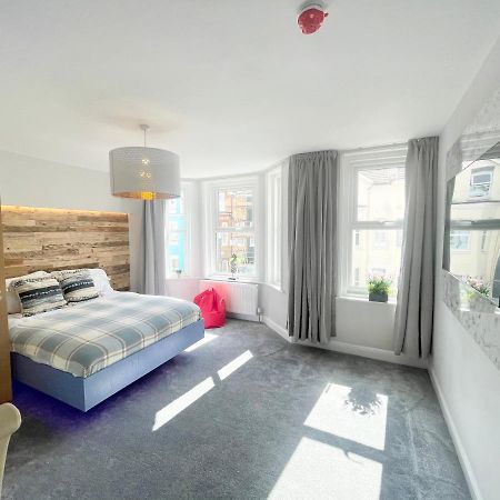 Cloud9 Guest House - By Coastline Retreats - Newly Renovated, Beautiful Ensuite Rooms Near Seafront In Town Centre, Netflix, Superfast Wifi, Communal Kitchen 伯恩茅斯 外观 照片