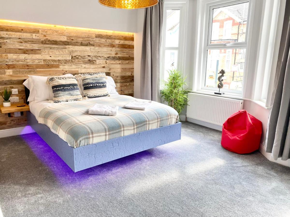 Cloud9 Guest House - By Coastline Retreats - Newly Renovated, Beautiful Ensuite Rooms Near Seafront In Town Centre, Netflix, Superfast Wifi, Communal Kitchen 伯恩茅斯 外观 照片