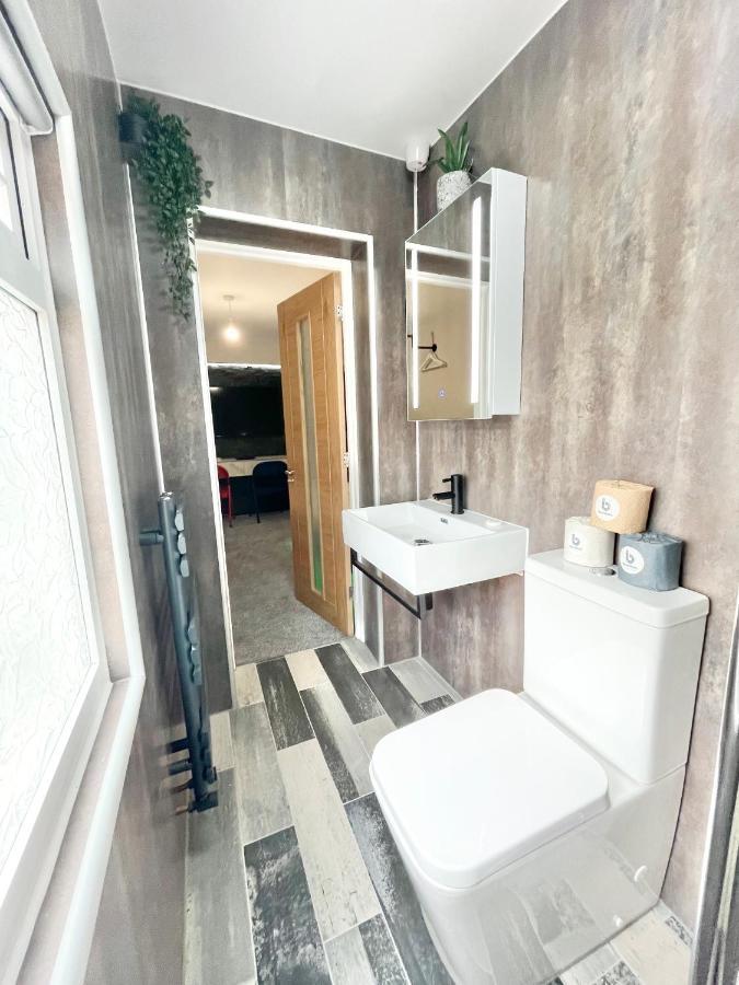 Cloud9 Guest House - By Coastline Retreats - Newly Renovated, Beautiful Ensuite Rooms Near Seafront In Town Centre, Netflix, Superfast Wifi, Communal Kitchen 伯恩茅斯 外观 照片