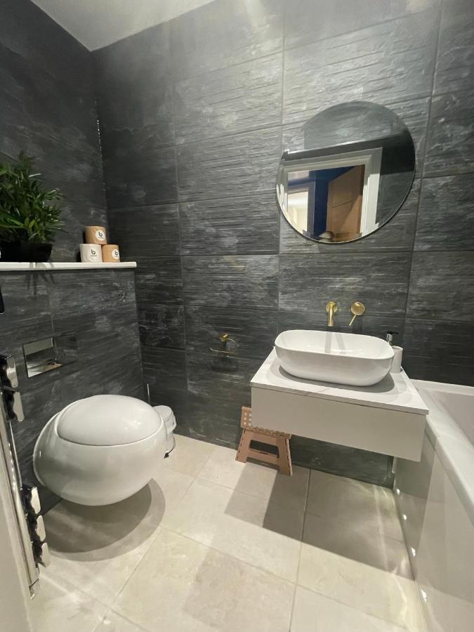 Cloud9 Guest House - By Coastline Retreats - Newly Renovated, Beautiful Ensuite Rooms Near Seafront In Town Centre, Netflix, Superfast Wifi, Communal Kitchen 伯恩茅斯 外观 照片