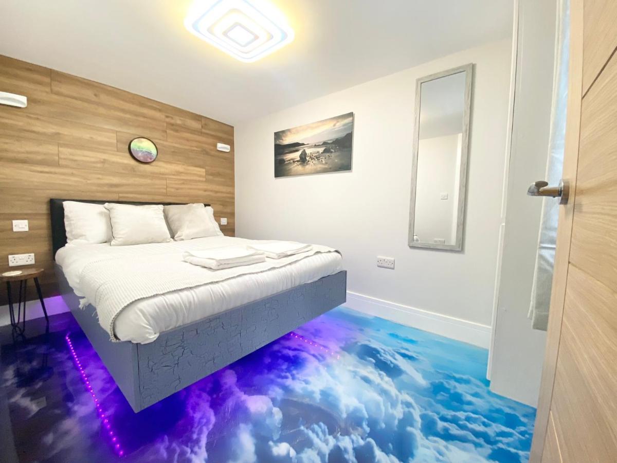 Cloud9 Guest House - By Coastline Retreats - Newly Renovated, Beautiful Ensuite Rooms Near Seafront In Town Centre, Netflix, Superfast Wifi, Communal Kitchen 伯恩茅斯 外观 照片