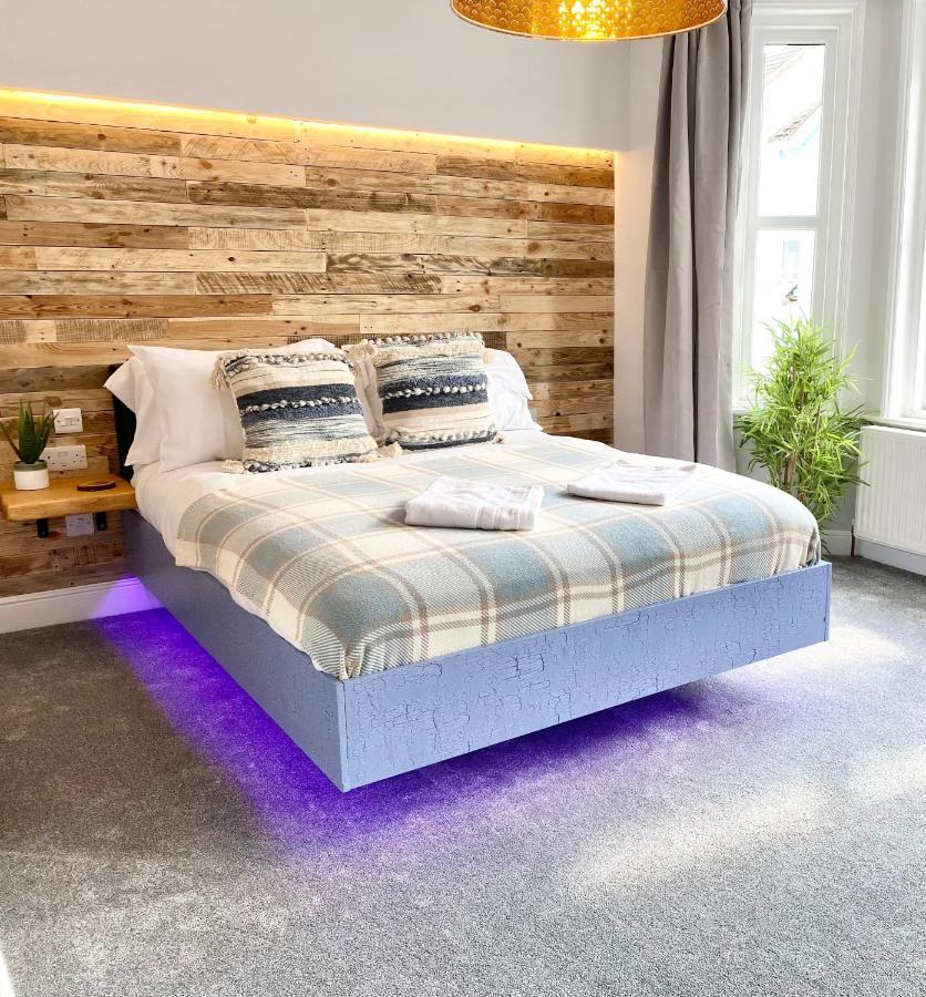 Cloud9 Guest House - By Coastline Retreats - Newly Renovated, Beautiful Ensuite Rooms Near Seafront In Town Centre, Netflix, Superfast Wifi, Communal Kitchen 伯恩茅斯 外观 照片