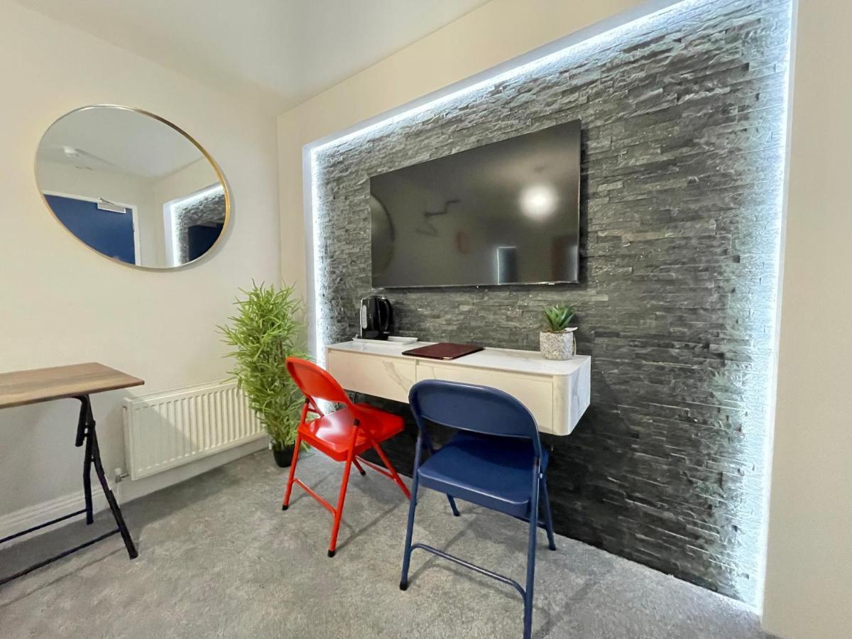 Cloud9 Guest House - By Coastline Retreats - Newly Renovated, Beautiful Ensuite Rooms Near Seafront In Town Centre, Netflix, Superfast Wifi, Communal Kitchen 伯恩茅斯 外观 照片