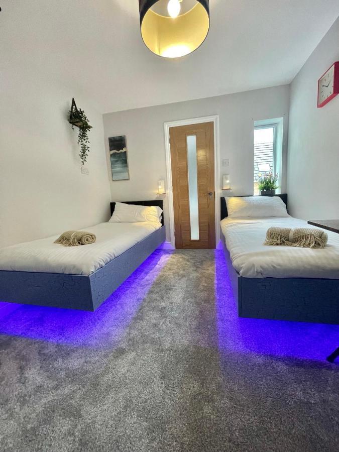 Cloud9 Guest House - By Coastline Retreats - Newly Renovated, Beautiful Ensuite Rooms Near Seafront In Town Centre, Netflix, Superfast Wifi, Communal Kitchen 伯恩茅斯 外观 照片